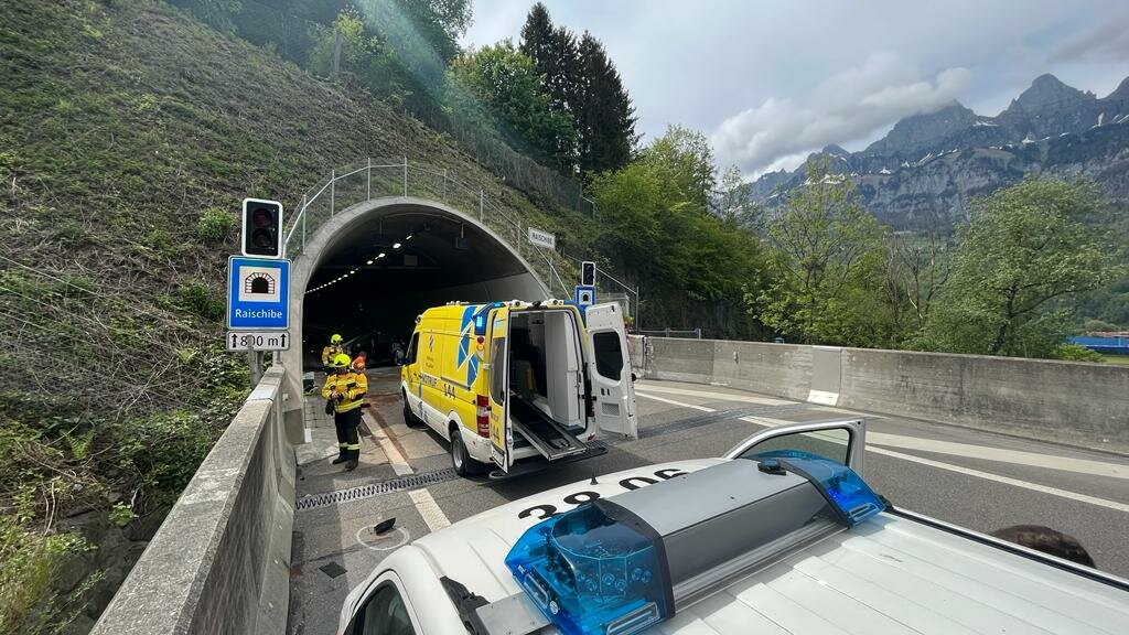 Autobahn A3 Nach Selbstunfall Gesperrt – Die Ostschweiz